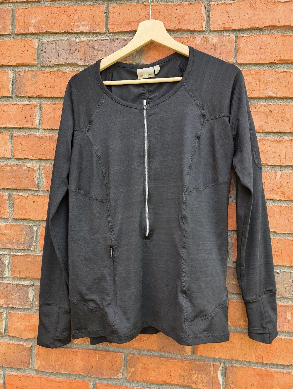 Athleta Womens Black 1/4 Zip Long Sleeve Ruched Running Top L Zipper Pocket.